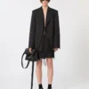 Mini-nederdel i gabardine med nålestriber, sort