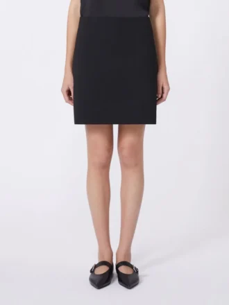 Mini-nederdel i stretch-gabardine, sort