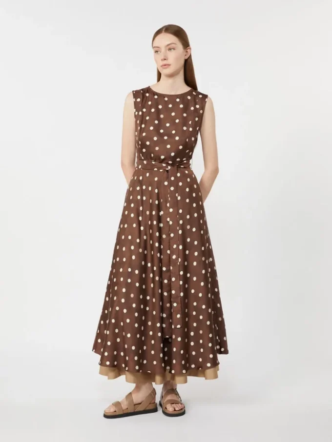 Mønstret twill-kjole, brun Mønstret twill-kjole, brun