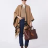 Poncho i jacquarduld, kamel Poncho i jacquarduld, kamel