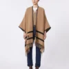 Poncho i jacquarduld, kamel Poncho i jacquarduld, kamel