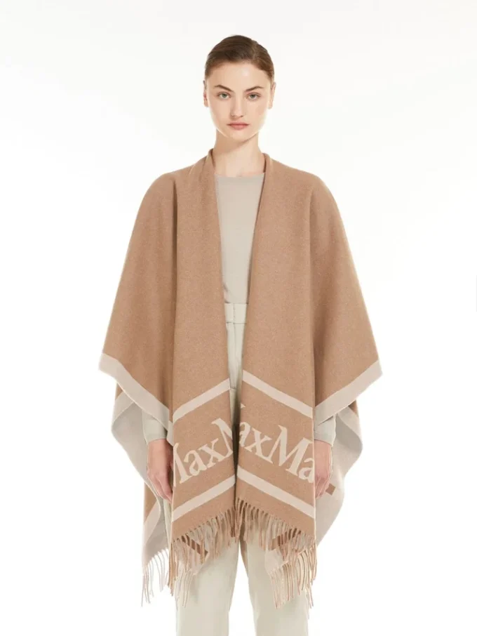 Poncho i jacquarduld, kamel Poncho i jacquarduld, kamel
