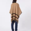 Poncho i jacquarduld, kamel Poncho i jacquarduld, kamel