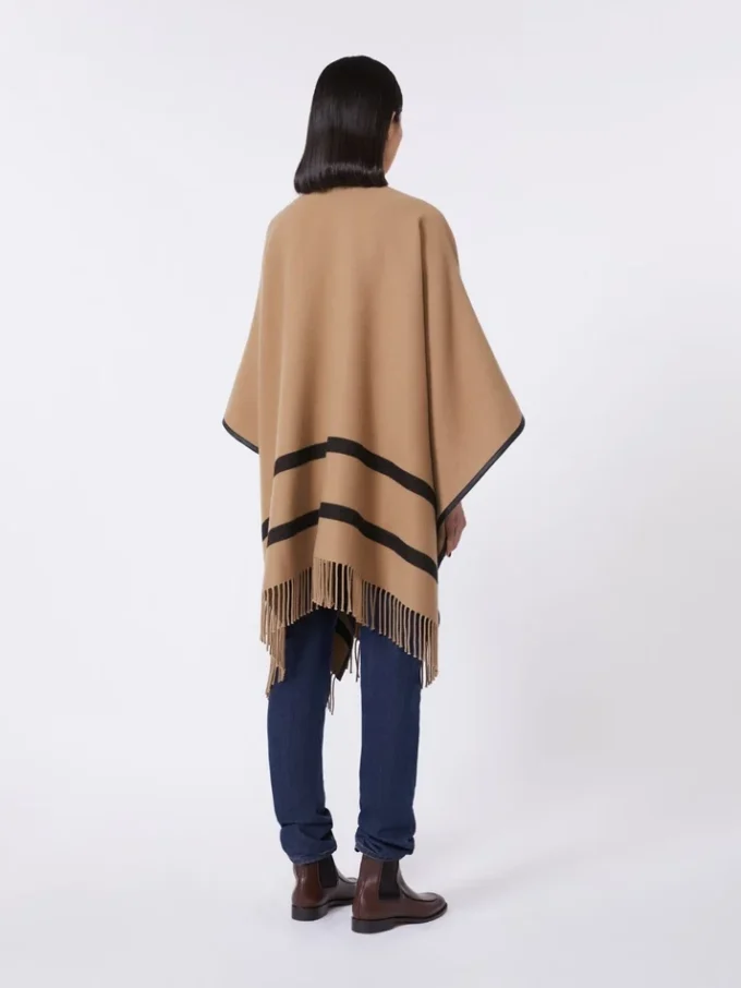 Poncho i jacquarduld, kamel Poncho i jacquarduld, kamel