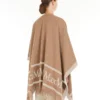 Poncho i jacquarduld, kamel Poncho i jacquarduld, kamel