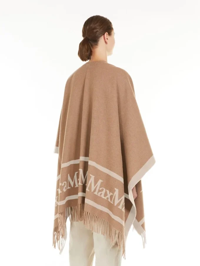 Poncho i jacquarduld, kamel Poncho i jacquarduld, kamel