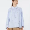 Poplin-skjorte med broderi, lyseblå Poplin-skjorte med broderi, lyseblå