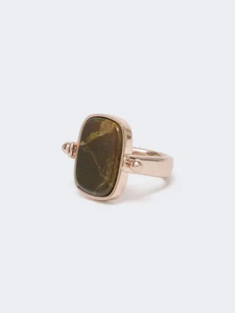 Ring i metal og harpiks, mørkebrun Ring i metal og harpiks, mørkebrun