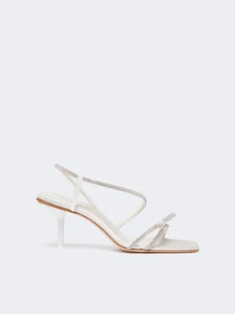 Sandaler i satin og rhinestones, elfenben