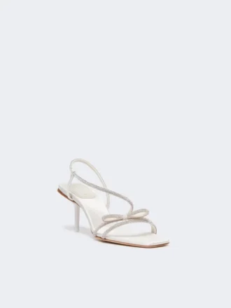 Sandaler i satin og rhinestones, elfenben