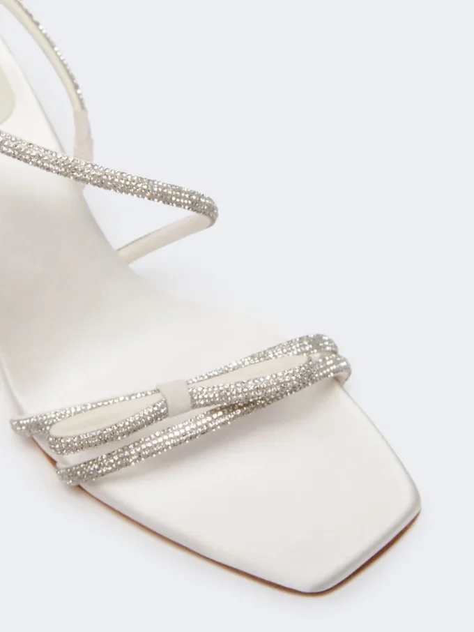 Sandaler i satin og rhinestones, elfenben Sandaler i satin og rhinestones, elfenben