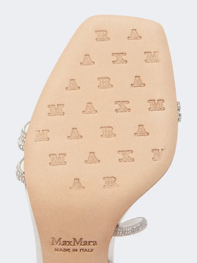 Sandaler i satin og rhinestones, elfenben Sandaler i satin og rhinestones, elfenben