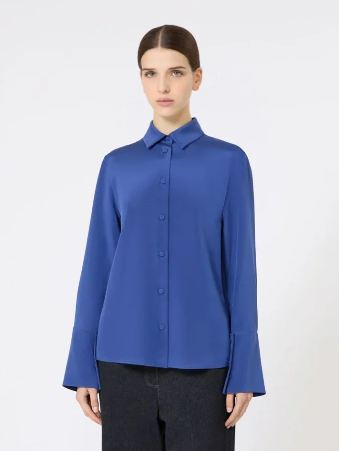 Skjorte i silke crepe de chine, kornblå Skjorte i silke crepe de chine, kornblå