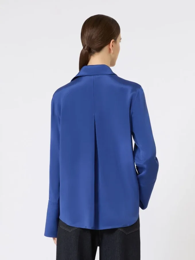 Skjorte i silke crepe de chine, kornblå Skjorte i silke crepe de chine, kornblå