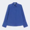 Skjorte i silke crepe de chine, kornblå Skjorte i silke crepe de chine, kornblå