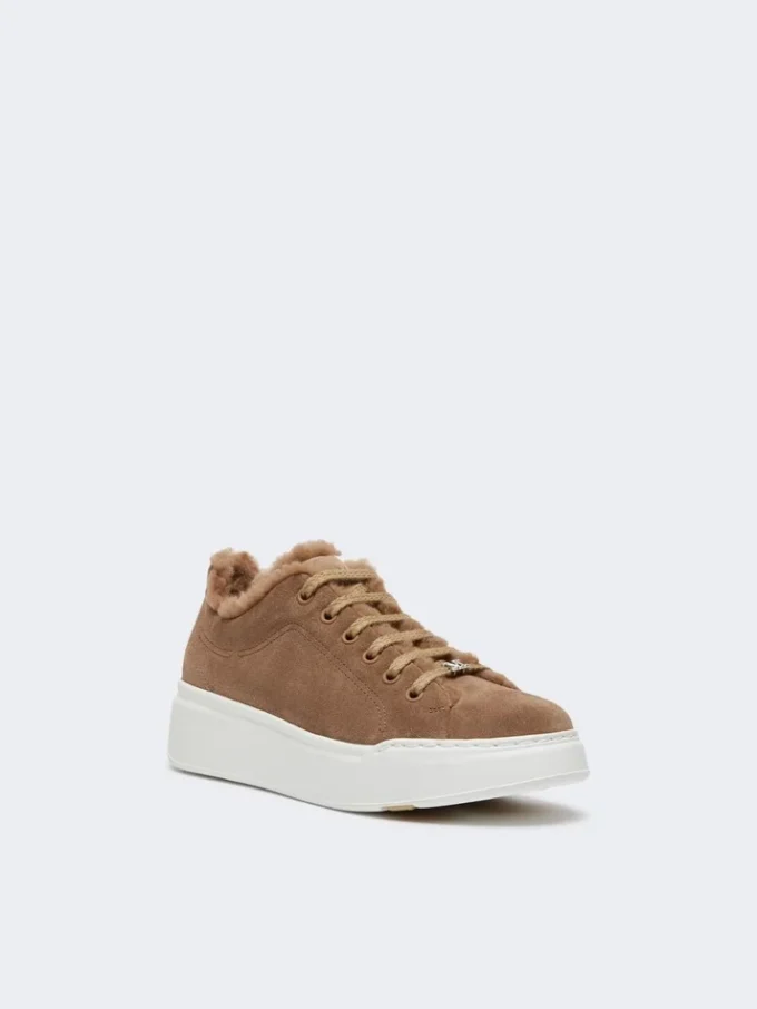 Sneakers i ruskind og teddy-stof, hasselnøddebrun Sneakers i ruskind og teddy-stof, hasselnøddebrun