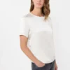 T-shirt i satin og jersey, ecru T-shirt i satin og jersey, ecru