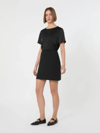 T-shirt i satin og jersey, sort T-shirt i satin og jersey, sort