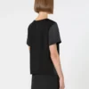 T-shirt i satin og jersey, sort T-shirt i satin og jersey, sort