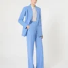 Tætsiddende blazer i uldcrepe, lyseblå Tætsiddende blazer i uldcrepe, lyseblå