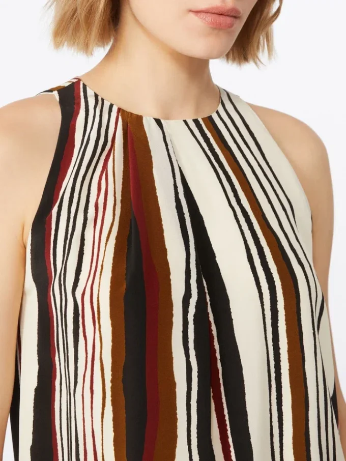 Top i trykt silkecrepe de chine, murstensrød Top i trykt silkecrepe de chine, murstensrød