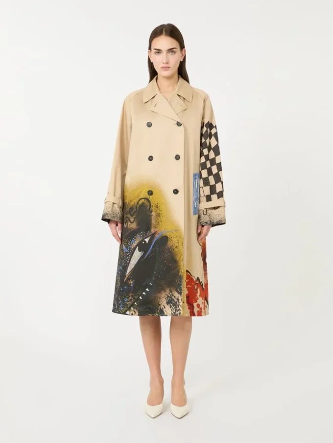 Trenchcoat i mønstret vandafvisende gabardine, skin orient Trenchcoat i mønstret vandafvisende gabardine, skin orient