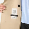 Trenchcoat i mønstret vandafvisende gabardine, skin orient Trenchcoat i mønstret vandafvisende gabardine, skin orient