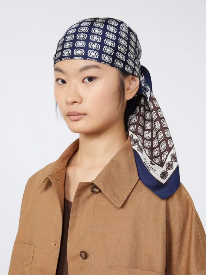 Trykt silkefoulard, mudder Trykt silkefoulard, mudder