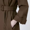 Vandafvisende trenchcoat i twill med bælte, chokolade Vandafvisende trenchcoat i twill med bælte, chokolade