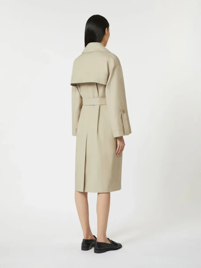 Vandafvisende trenchcoat i twill med bælte, sand Vandafvisende trenchcoat i twill med bælte, sand