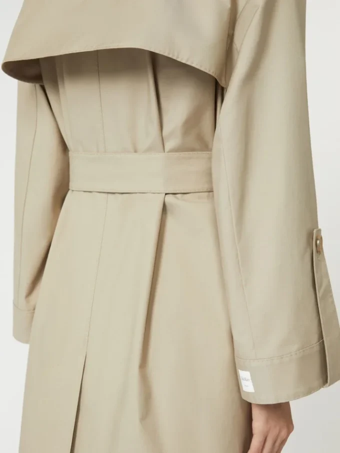 Vandafvisende trenchcoat i twill med bælte, sand Vandafvisende trenchcoat i twill med bælte, sand