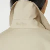 Vandafvisende trenchcoat i twill med bælte, sand Vandafvisende trenchcoat i twill med bælte, sand