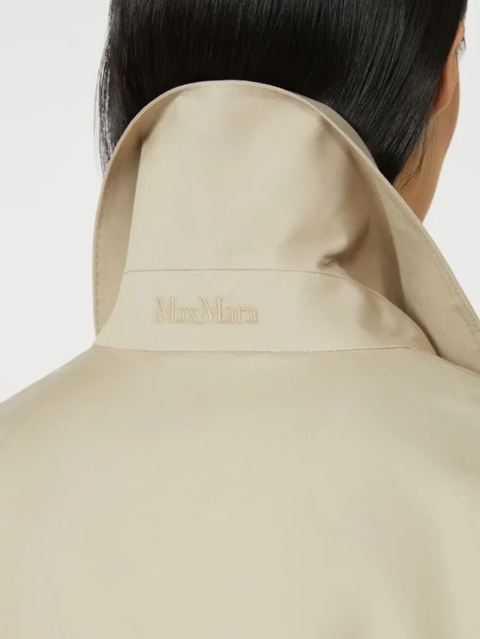 Vandafvisende trenchcoat i twill med bælte, sand Vandafvisende trenchcoat i twill med bælte, sand