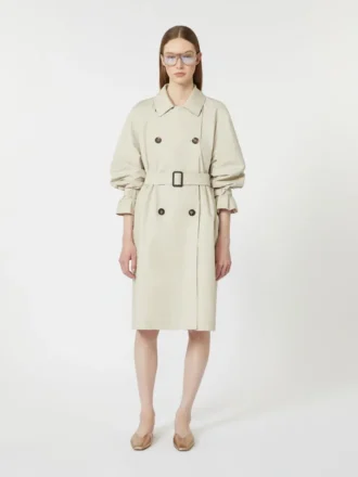 Vandafvisende trenchcoat i twill med dobbeltradet lukning, naturfarvet Vandafvisende trenchcoat i twill med dobbeltradet lukning, naturfarvet