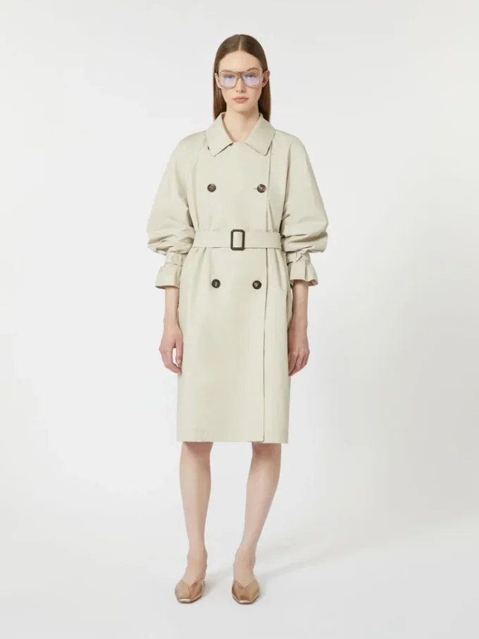 Vandafvisende trenchcoat i twill med dobbeltradet lukning, naturfarvet Vandafvisende trenchcoat i twill med dobbeltradet lukning, naturfarvet