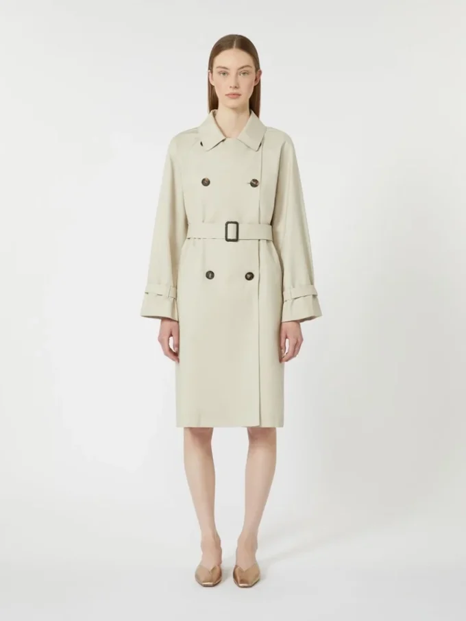 Vandafvisende trenchcoat i twill med dobbeltradet lukning, naturfarvet Vandafvisende trenchcoat i twill med dobbeltradet lukning, naturfarvet