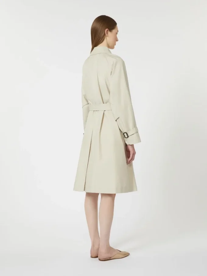 Vandafvisende trenchcoat i twill med dobbeltradet lukning, naturfarvet Vandafvisende trenchcoat i twill med dobbeltradet lukning, naturfarvet