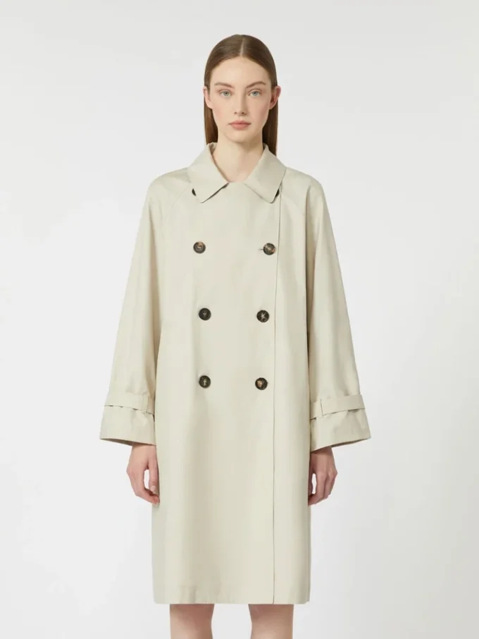 Vandafvisende trenchcoat i twill med dobbeltradet lukning, naturfarvet Vandafvisende trenchcoat i twill med dobbeltradet lukning, naturfarvet