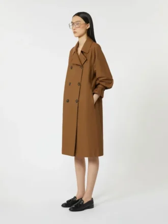 Vandafvisende trenchcoat i twill med dobbeltradet lukning, tobaksfarvet Vandafvisende trenchcoat i twill med dobbeltradet lukning, tobaksfarvet