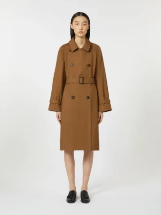 Vandafvisende trenchcoat i twill med dobbeltradet lukning, tobaksfarvet Vandafvisende trenchcoat i twill med dobbeltradet lukning, tobaksfarvet