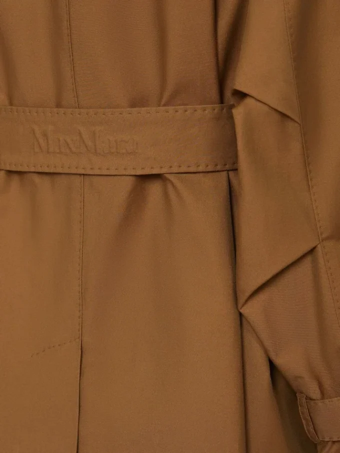 Vandafvisende trenchcoat i twill med dobbeltradet lukning, tobaksfarvet Vandafvisende trenchcoat i twill med dobbeltradet lukning, tobaksfarvet