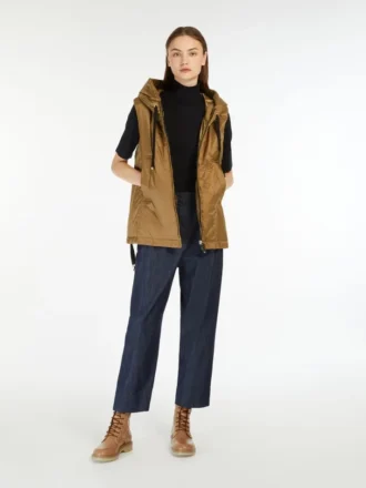 vatteret vandafvisende vest med haette karamel 1 330x440 - Vatteret, vandafvisende vest med h&aelig;tte, karamel
