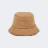 Vendbar cloche-hat i kamel og teddy-stof, kamel Vendbar cloche-hat i kamel og teddy-stof, kamel