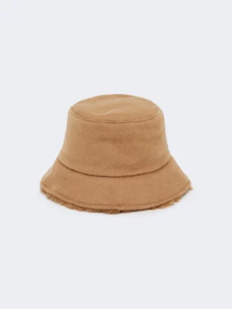 Vendbar cloche-hat i kamel og teddy-stof, kamel Vendbar cloche-hat i kamel og teddy-stof, kamel
