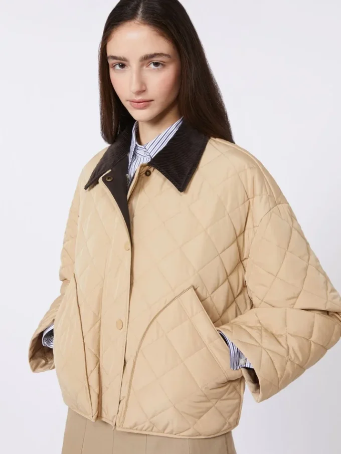 Vendbar, polstret jakke i vandafvisende stof, beige Vendbar, polstret jakke i vandafvisende stof, beige